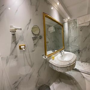 Golden Classic Room City View